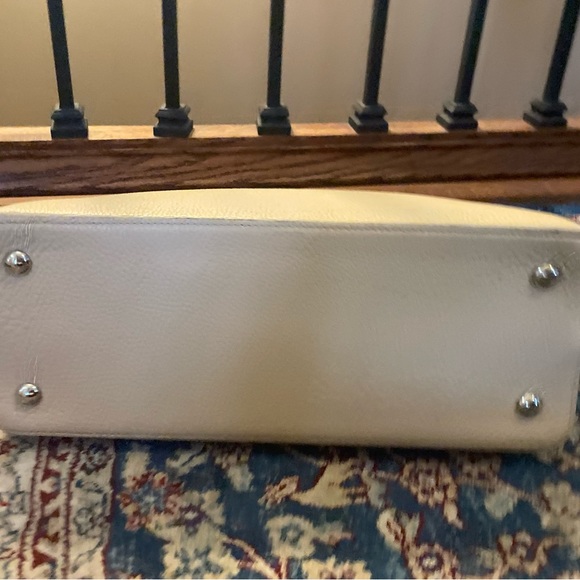 🔥SOLD 🔥 LV Capucine pebbled leather hand bag - Picture 8 of 16